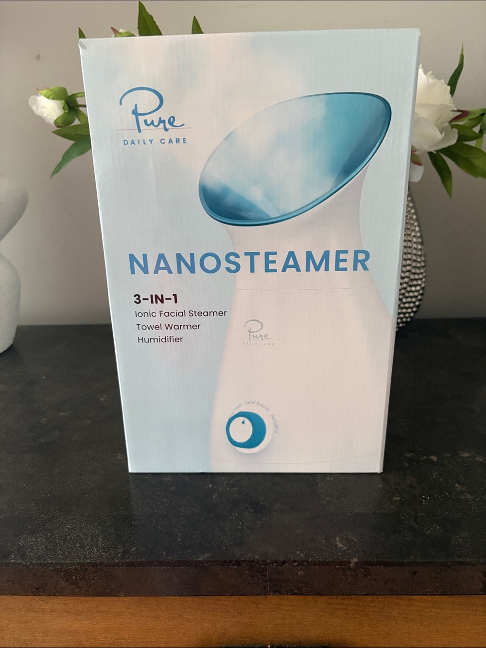 Pur Nanosteamer Facial Steamer in White and Light Blue